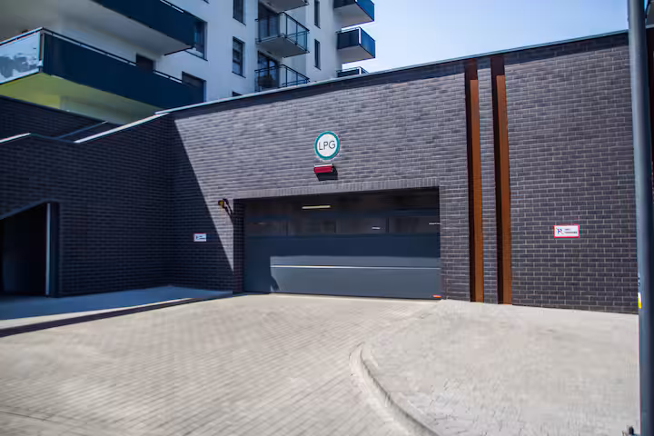 Apartament Deluxe - Wjazd do garażu