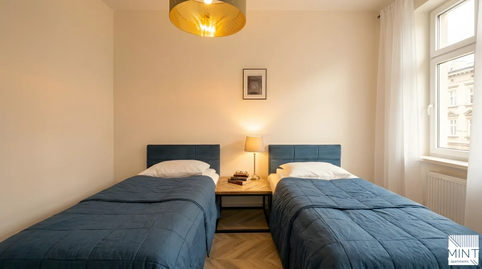 Apartament Bastion Wałowa — druga sypialnia z dwoma łóżkami pojedynczymi