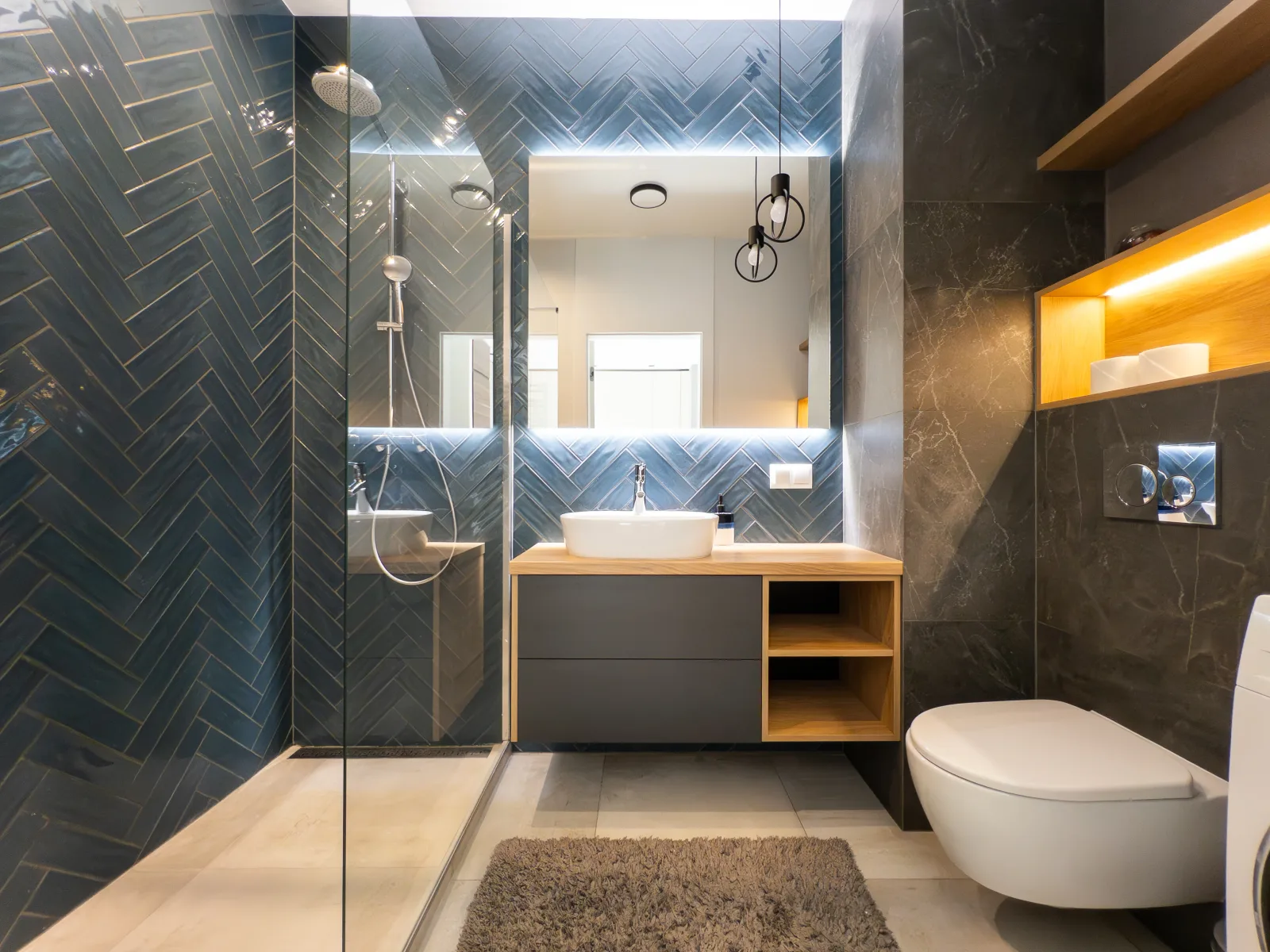 Apartament Suite Bastion Wałowa — łazienka z prysznicem i toaletą