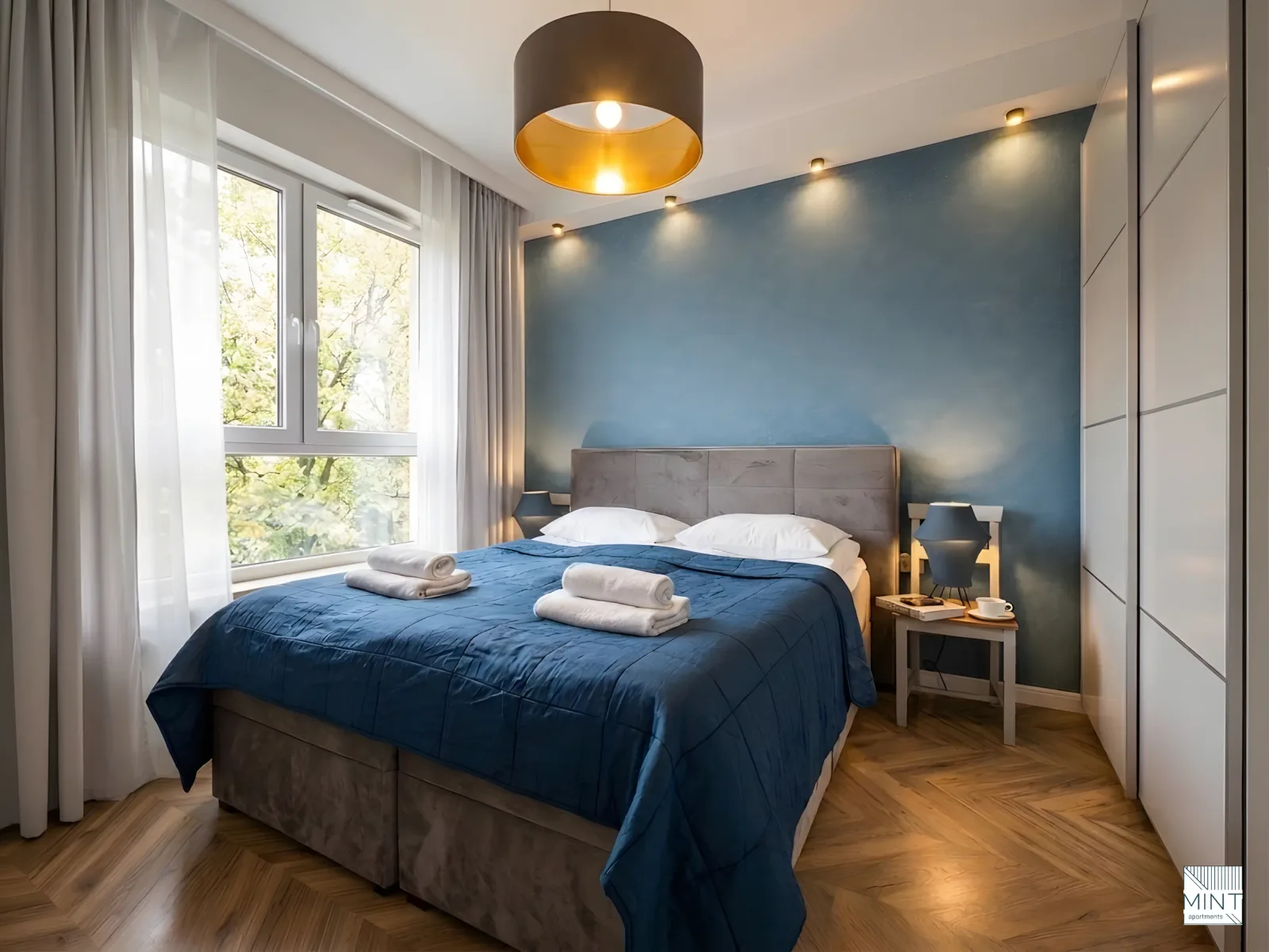 Apartament Suite Bastion Wałowa — sypialnia z łóżkiem king-size