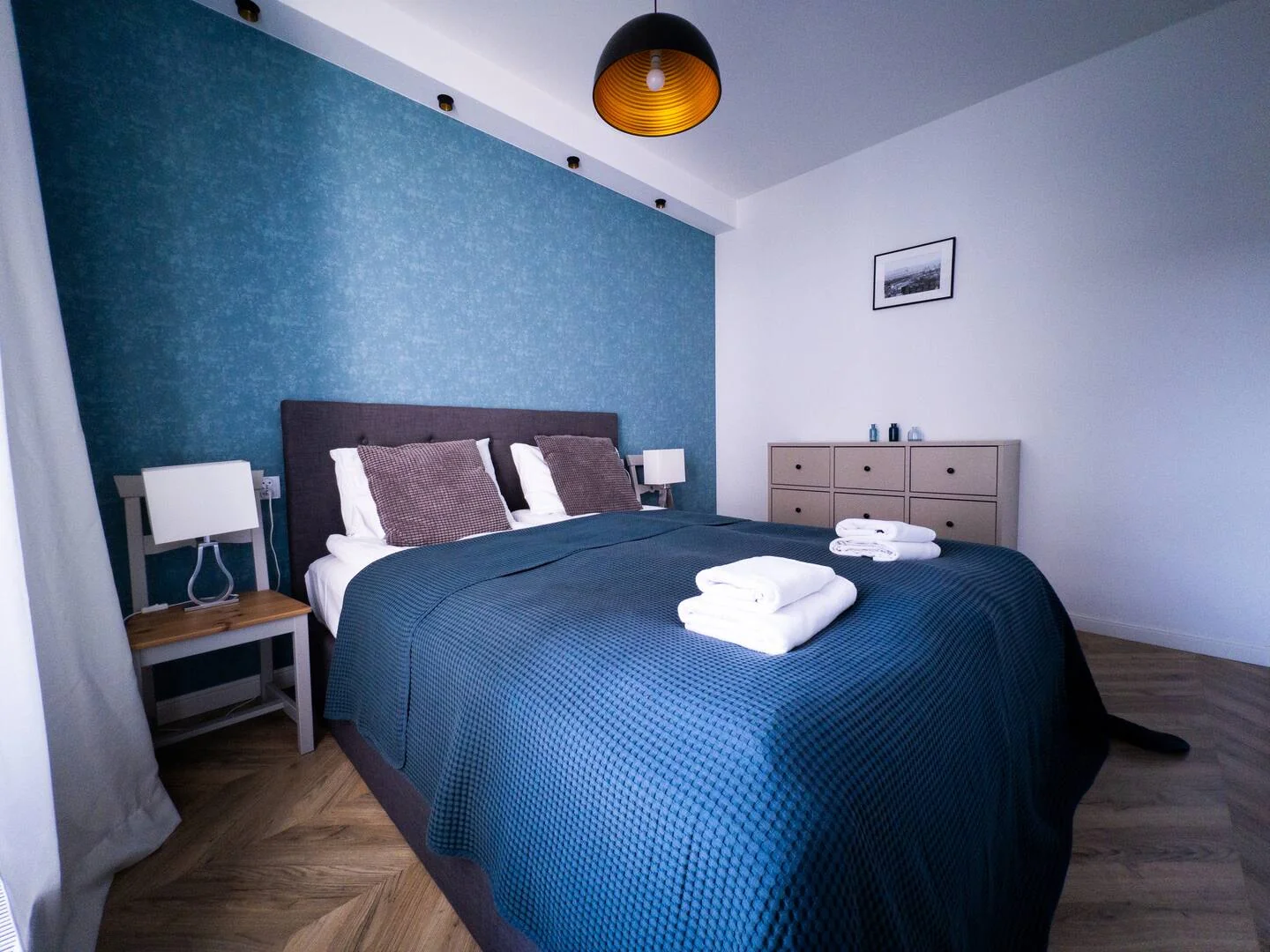 Apartament standard Bastion Wałowa — sypialnia, ujęcie drugie