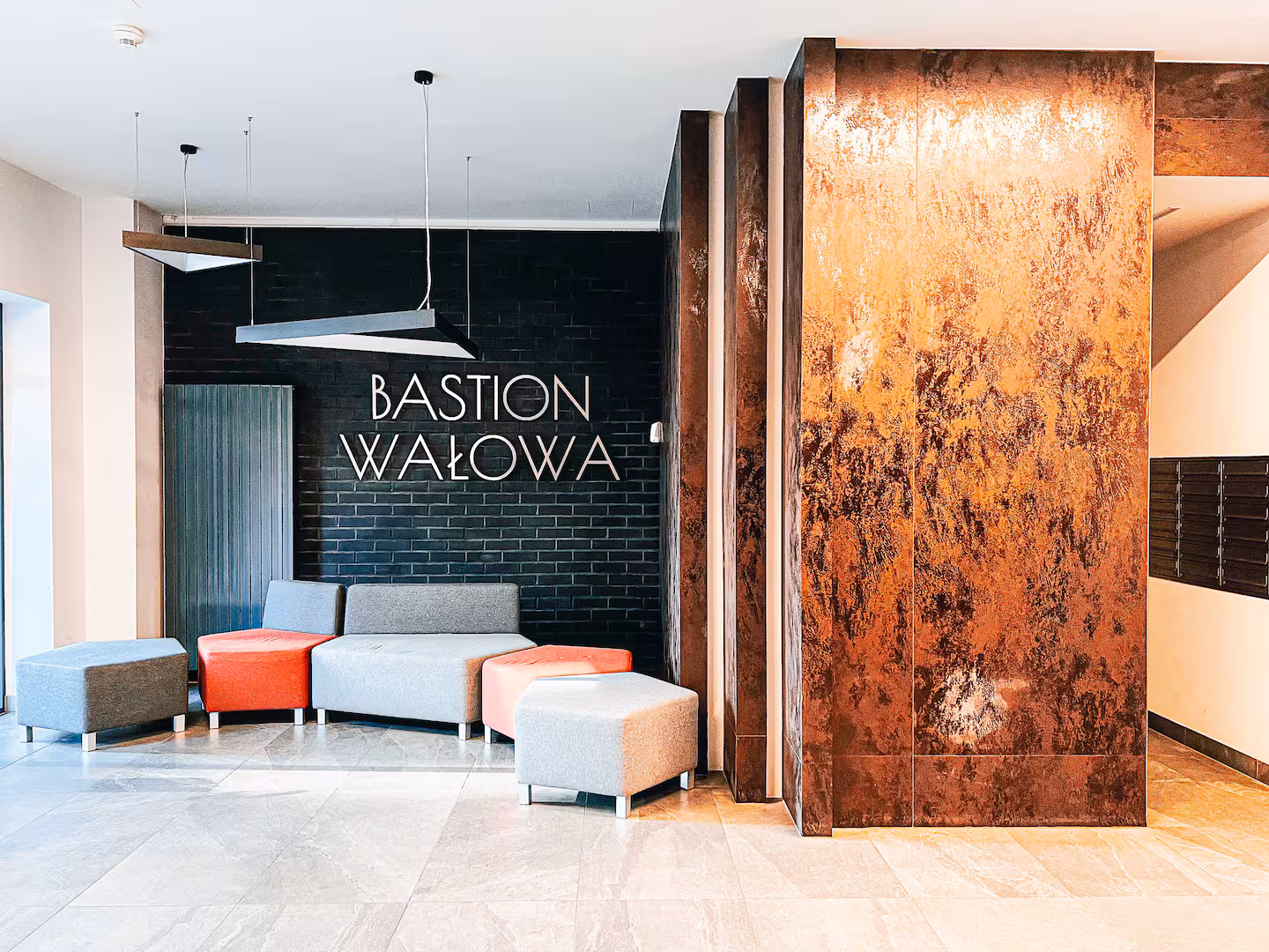 Apartament standard Bastion Wałowa — wejście do budynku przy ul. Wałowej