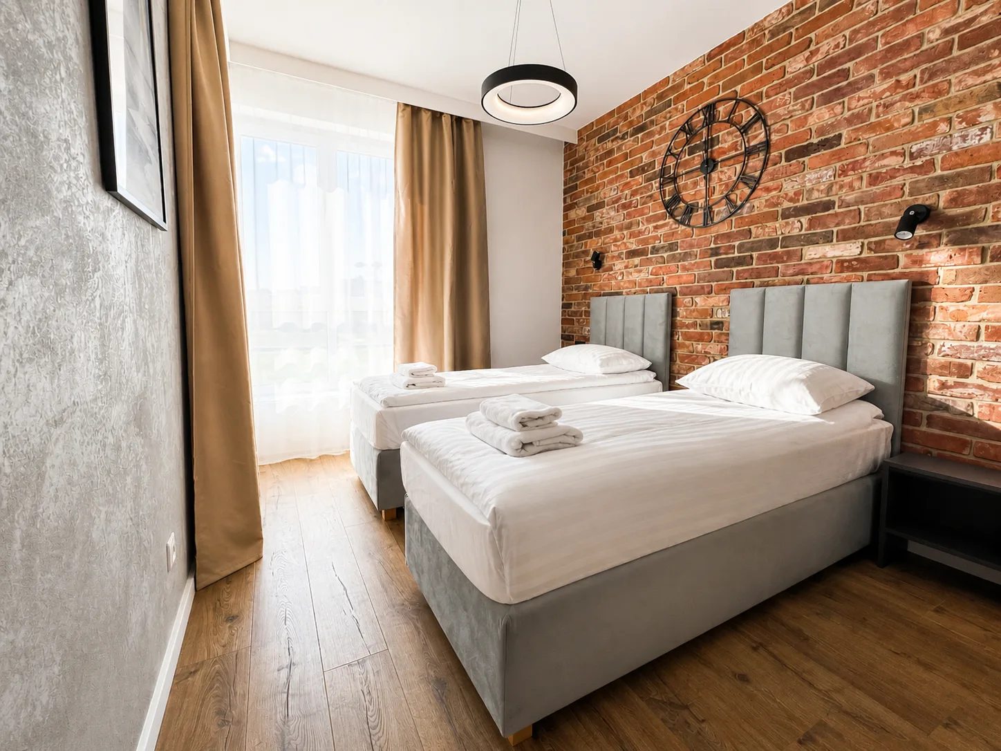 Apartament rodzinny DOKI — druga sypialnia z dwoma łóżkami