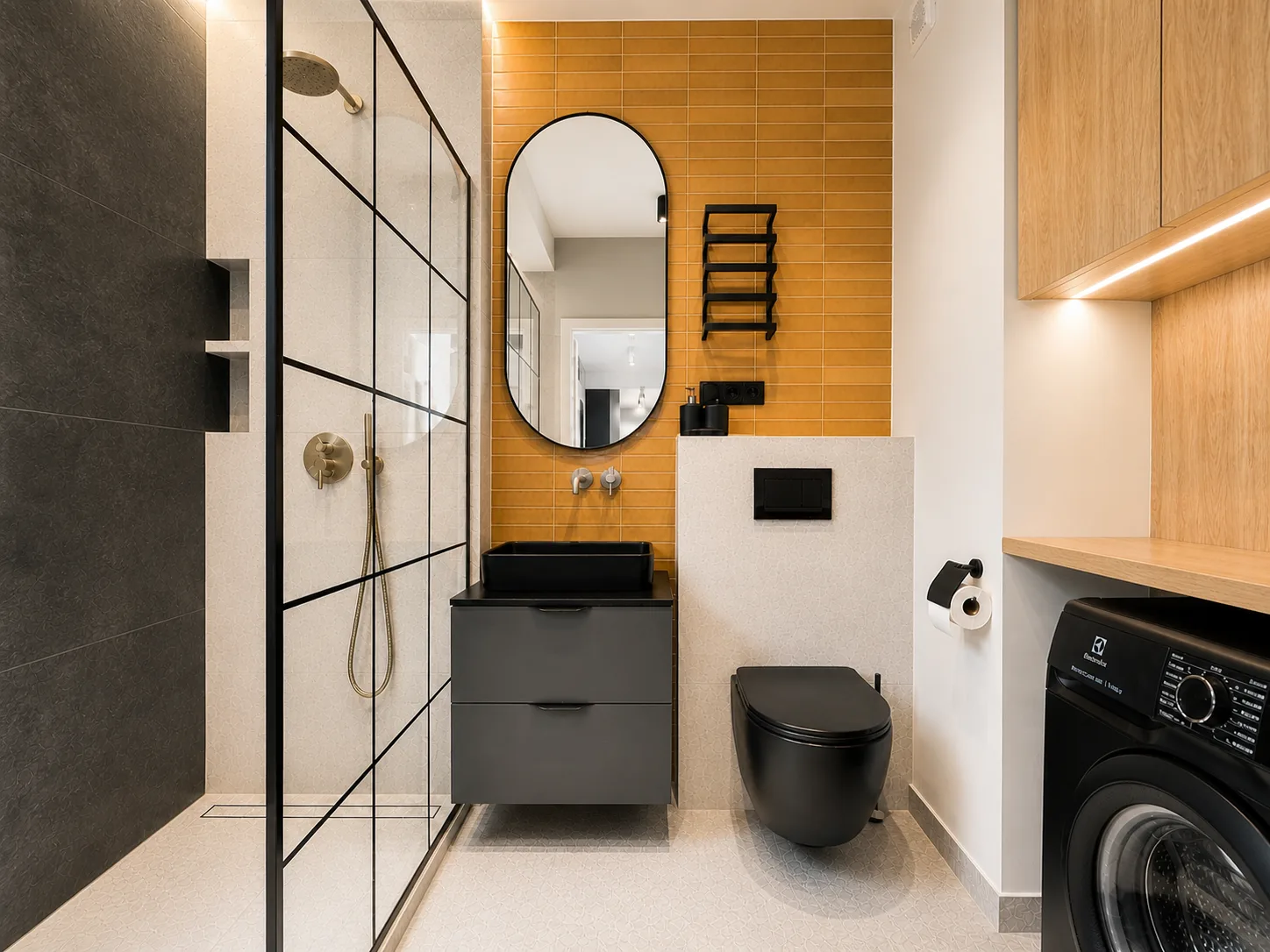 Apartament rodzinny DOKI — łazienka z prysznicem i umywalką